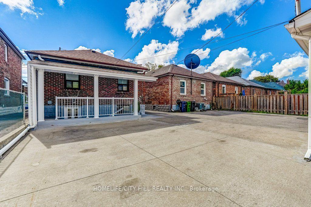 118 Lambton Avenue Property Photo 31