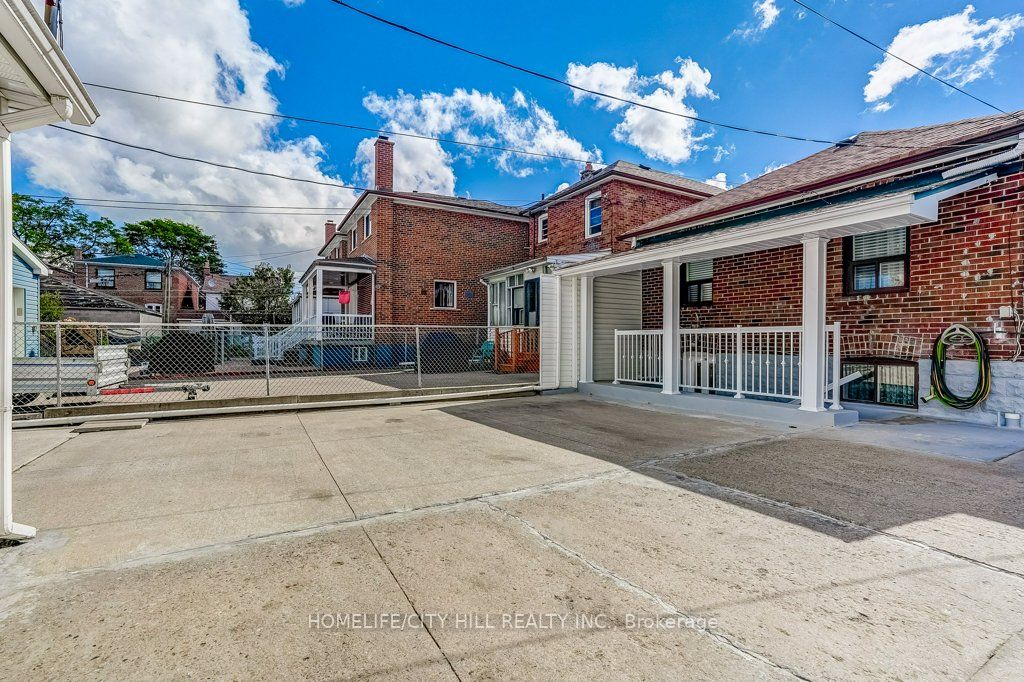 118 Lambton Avenue Property Photo 32