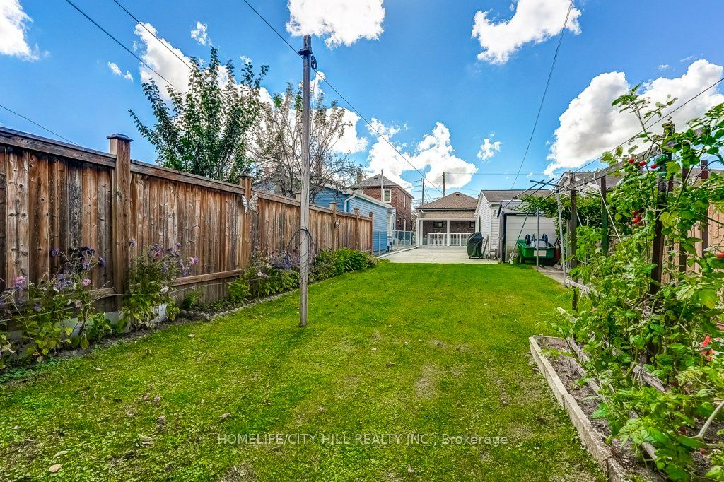 118 Lambton Avenue Property Photo 36