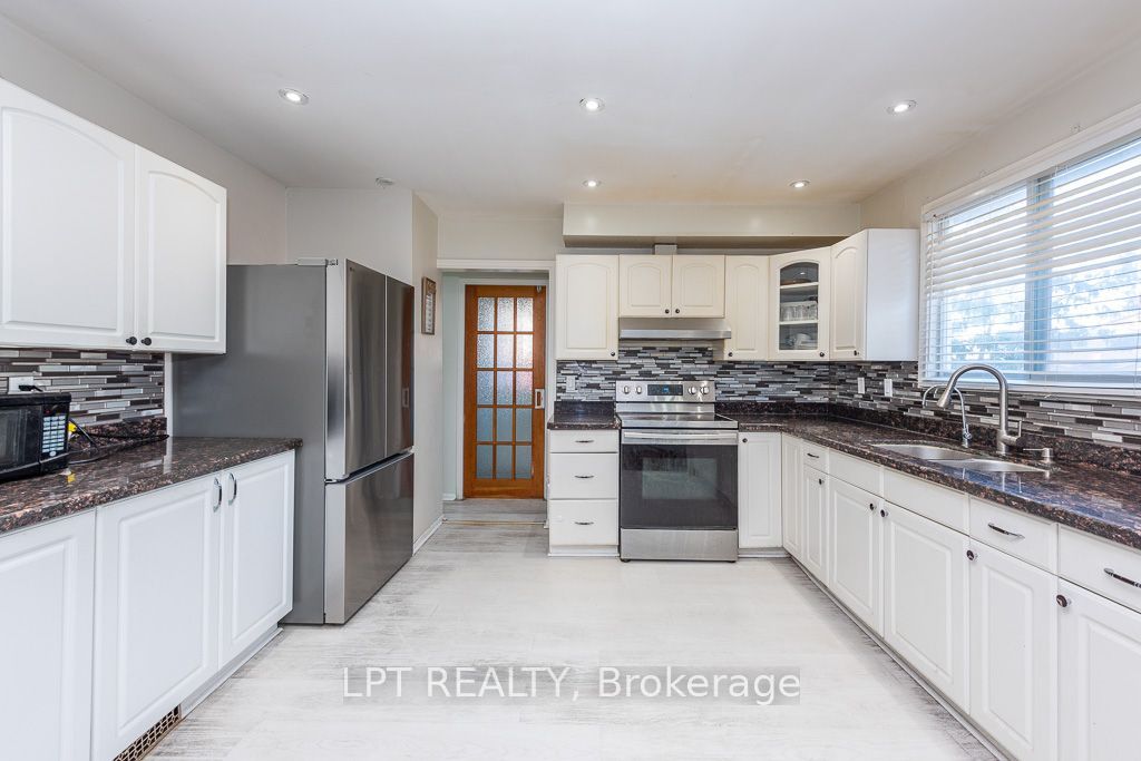 111 Dearbourne Boulevard Property Photo 1