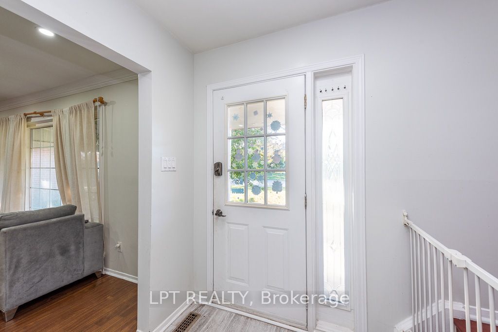 111 Dearbourne Boulevard Property Photo 2