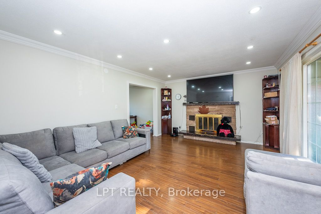 111 Dearbourne Boulevard Property Photo 4