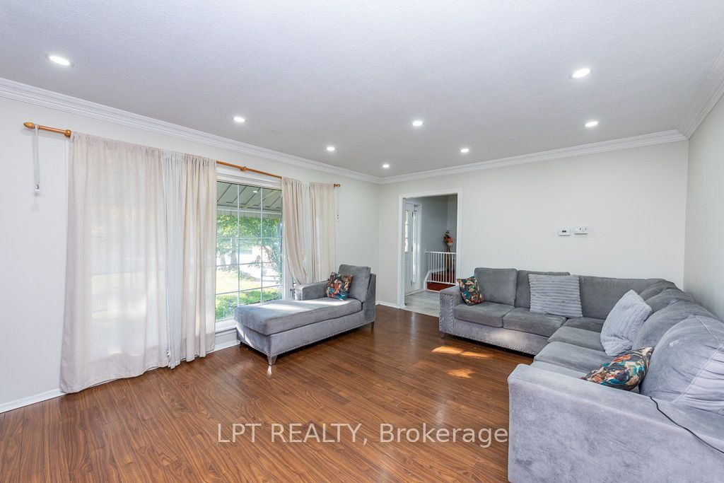 111 Dearbourne Boulevard Property Photo 5