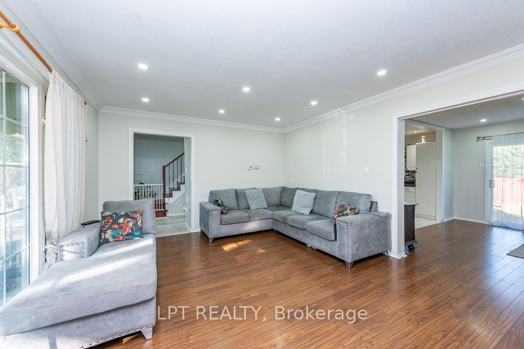 111 Dearbourne Boulevard Property Photo 6