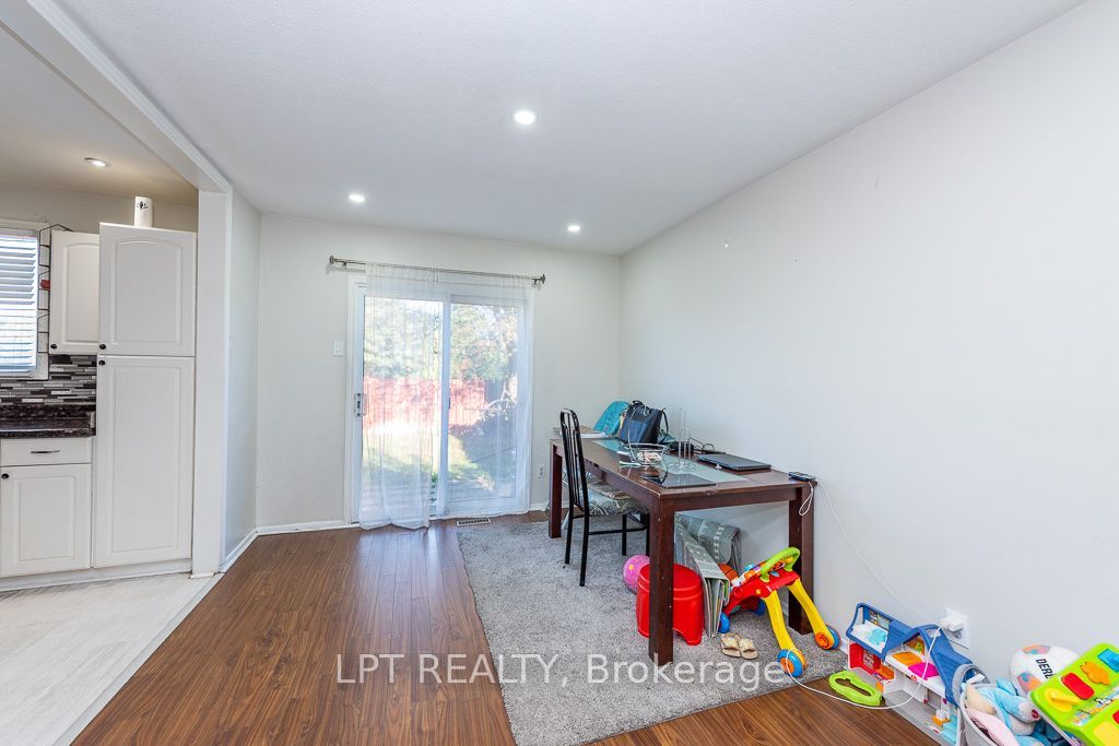 111 Dearbourne Boulevard Property Photo 7