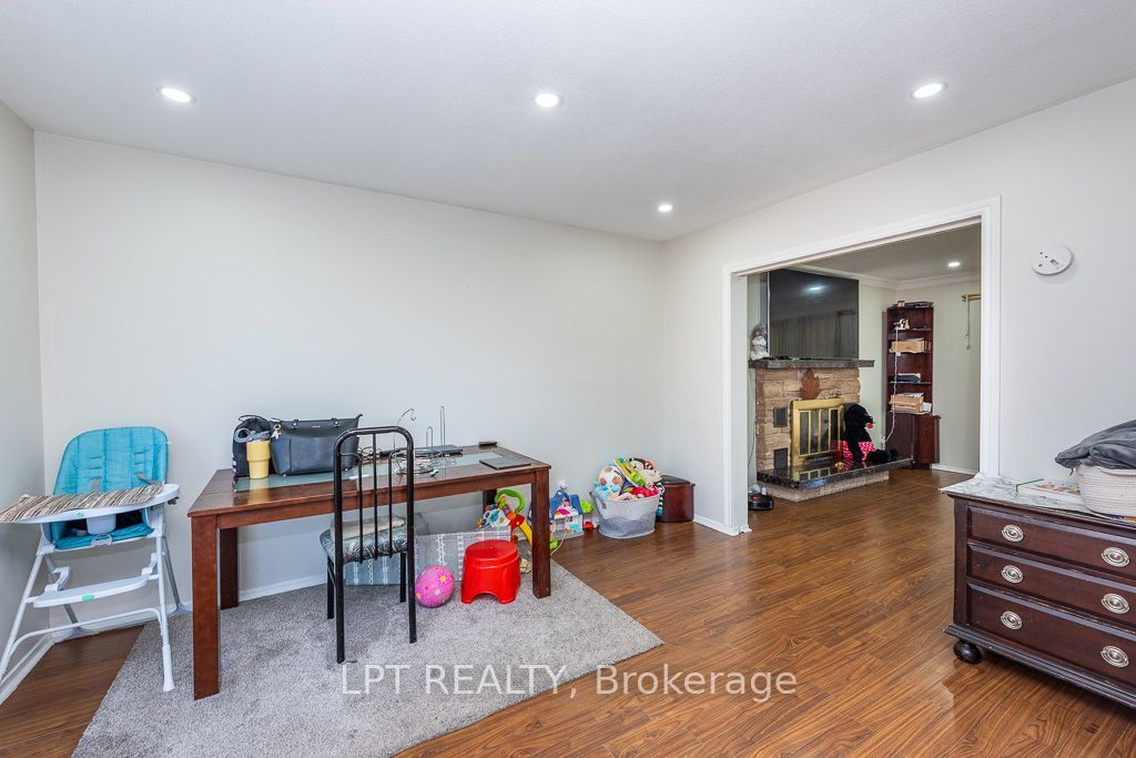 111 Dearbourne Boulevard Property Photo 8