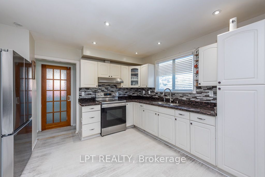 111 Dearbourne Boulevard Property Photo 10