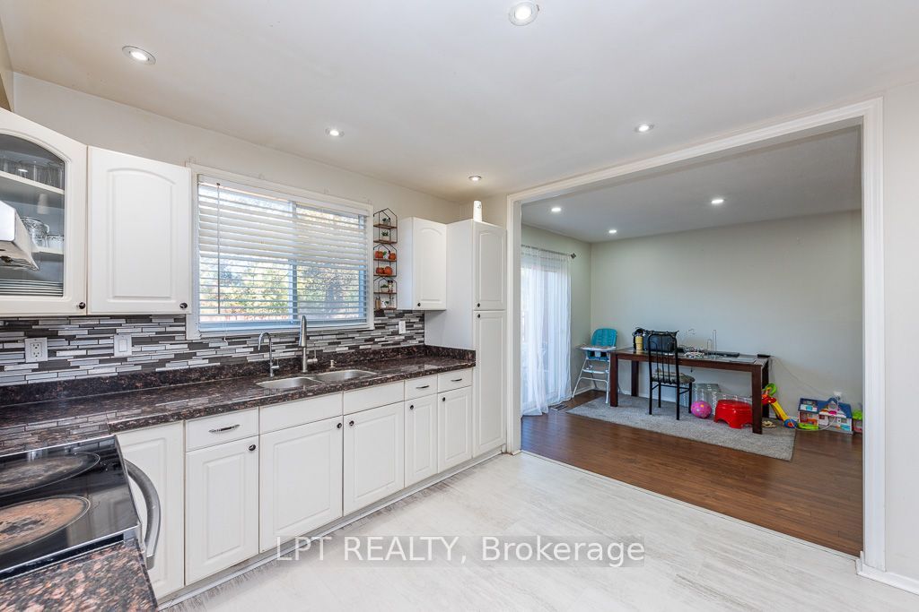 111 Dearbourne Boulevard Property Photo 11