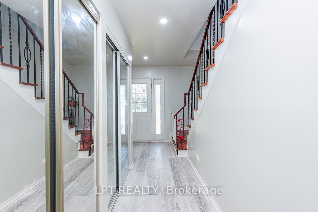 111 Dearbourne Boulevard Property Photo 12