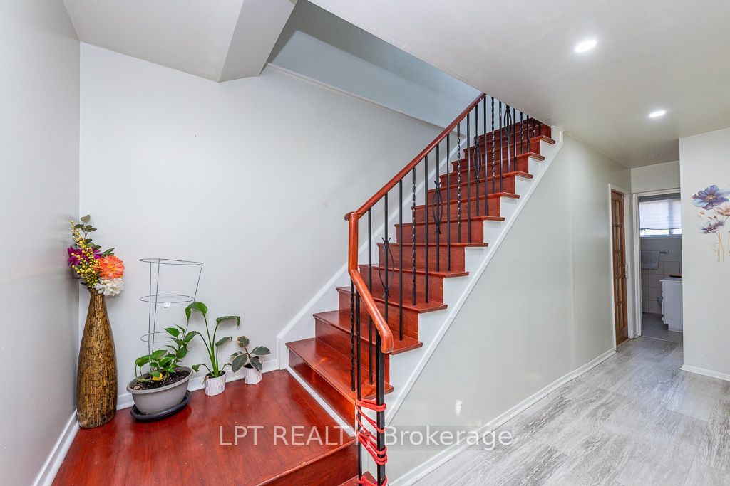 111 Dearbourne Boulevard Property Photo 13