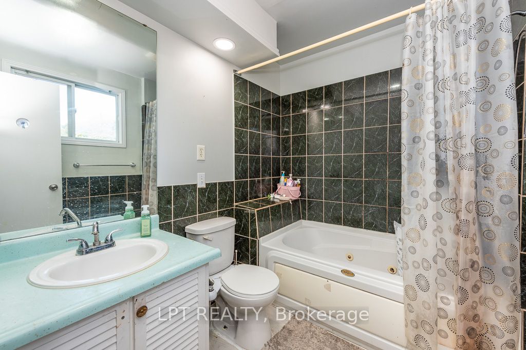 111 Dearbourne Boulevard Property Photo 18