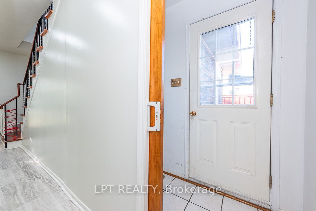 111 Dearbourne Boulevard Property Photo 26