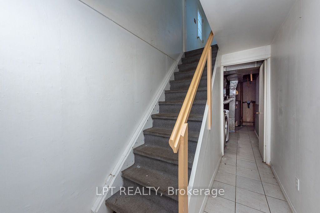 111 Dearbourne Boulevard Property Photo 27