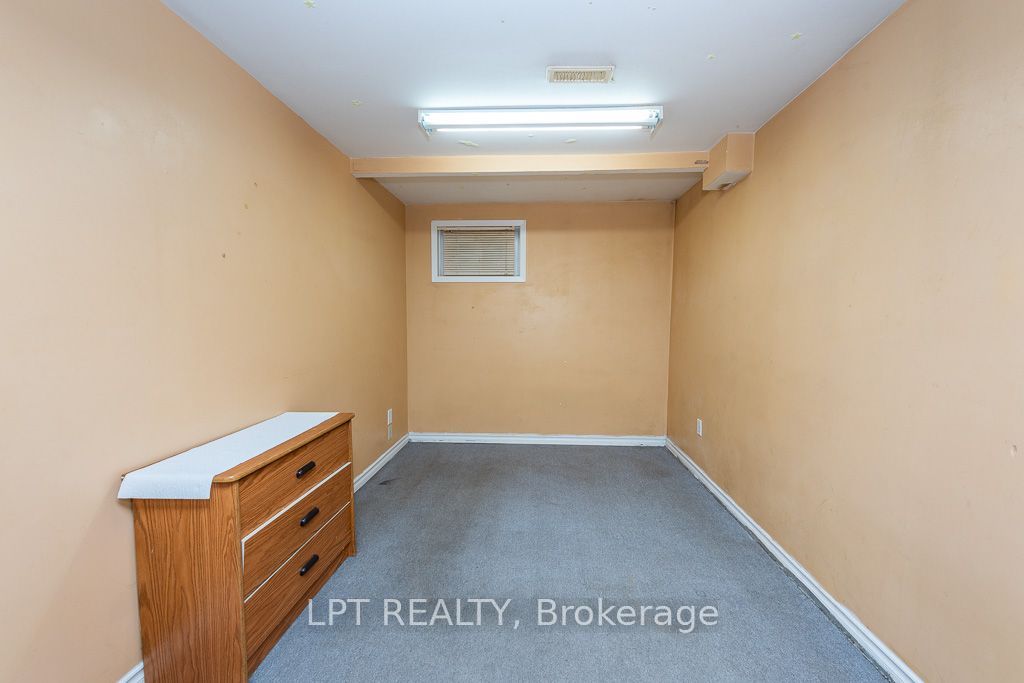 111 Dearbourne Boulevard Property Photo 28