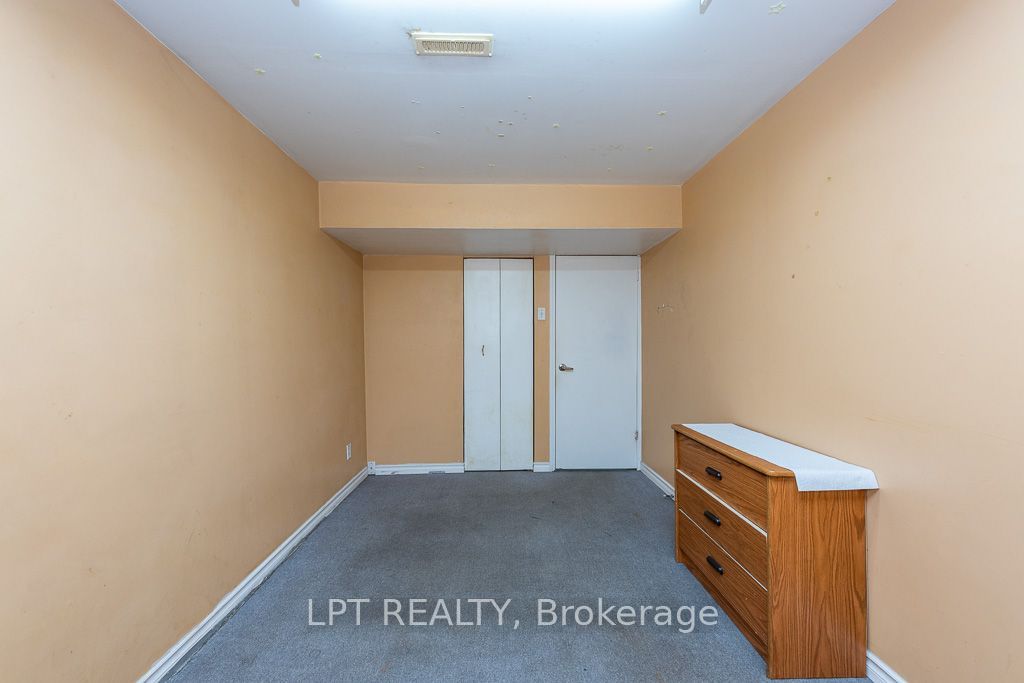 111 Dearbourne Boulevard Property Photo 29