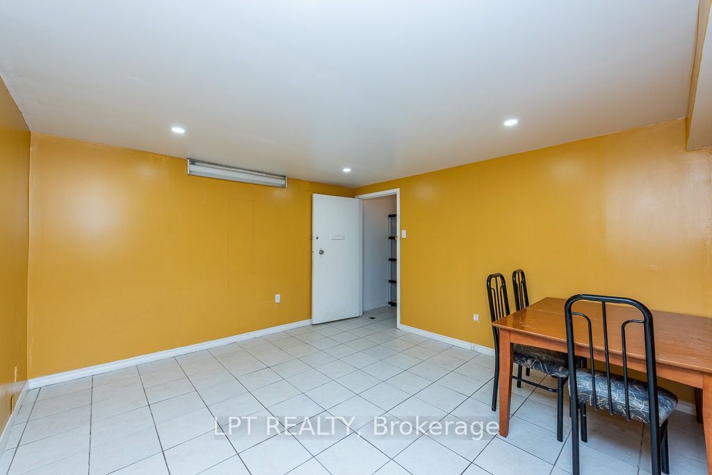 111 Dearbourne Boulevard Property Photo 32