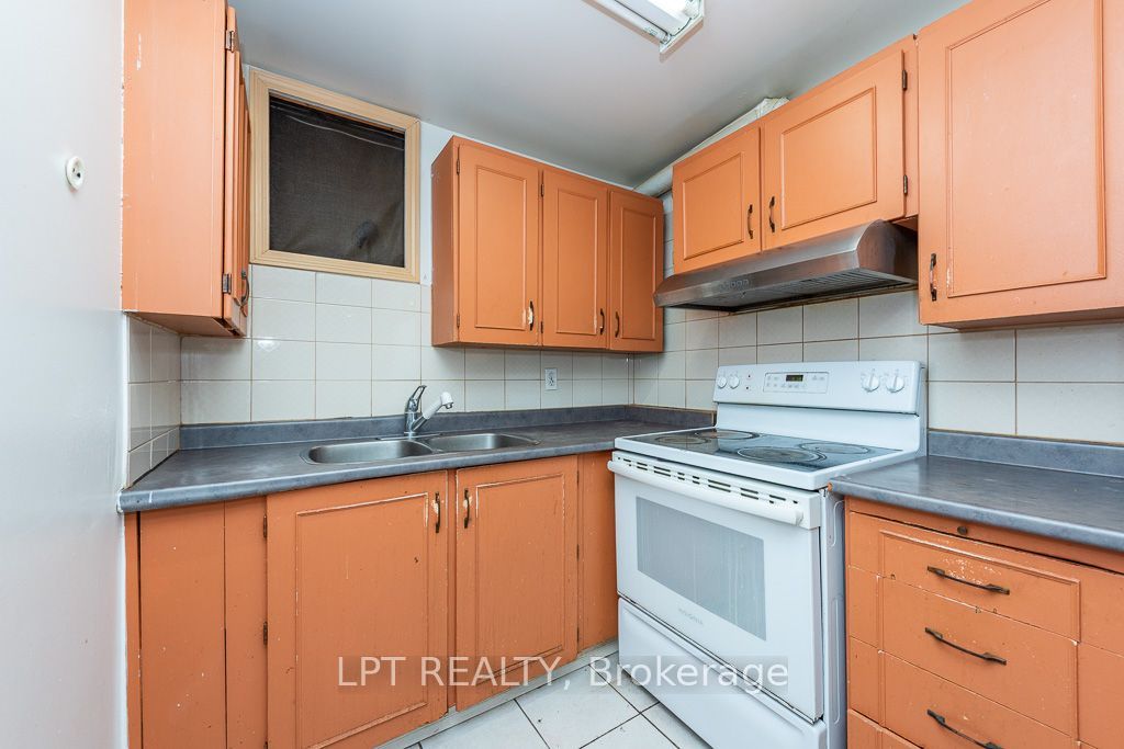 111 Dearbourne Boulevard Property Photo 36