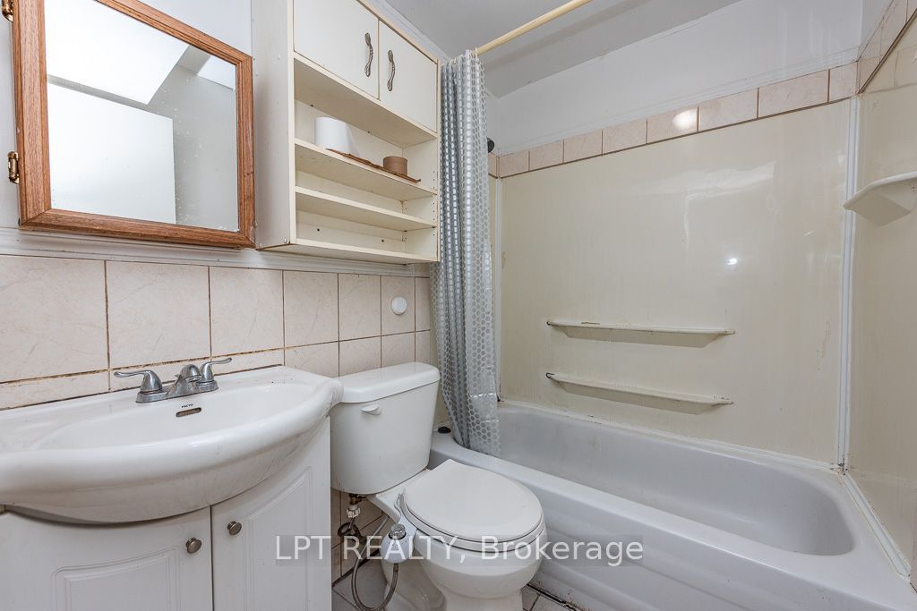 111 Dearbourne Boulevard Property Photo 37