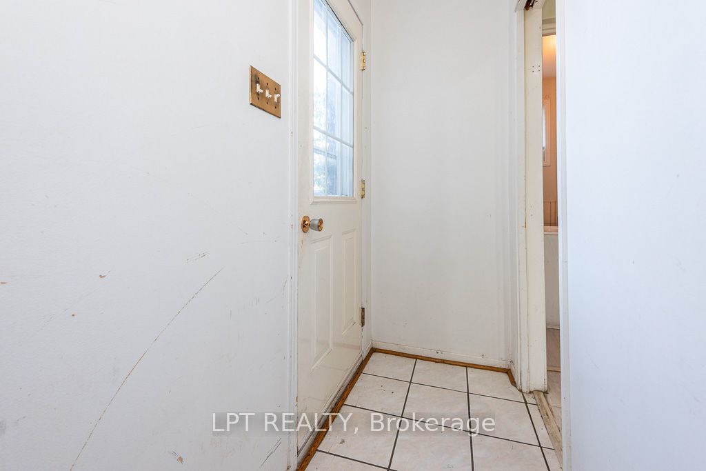 111 Dearbourne Boulevard Property Photo 40