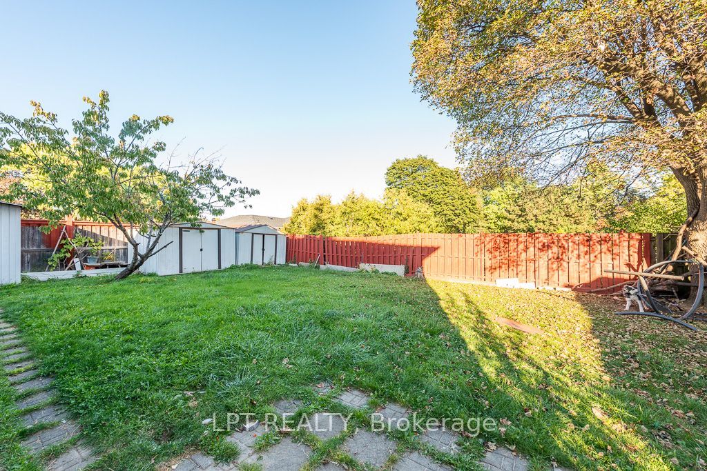 111 Dearbourne Boulevard Property Photo 41