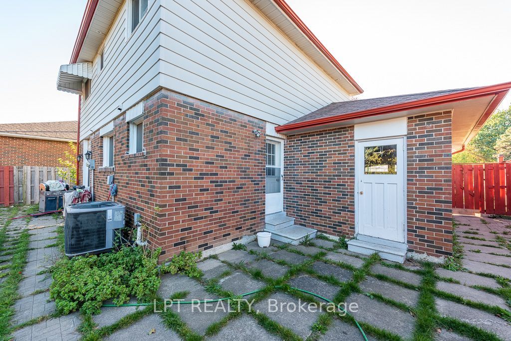 111 Dearbourne Boulevard Property Photo 44