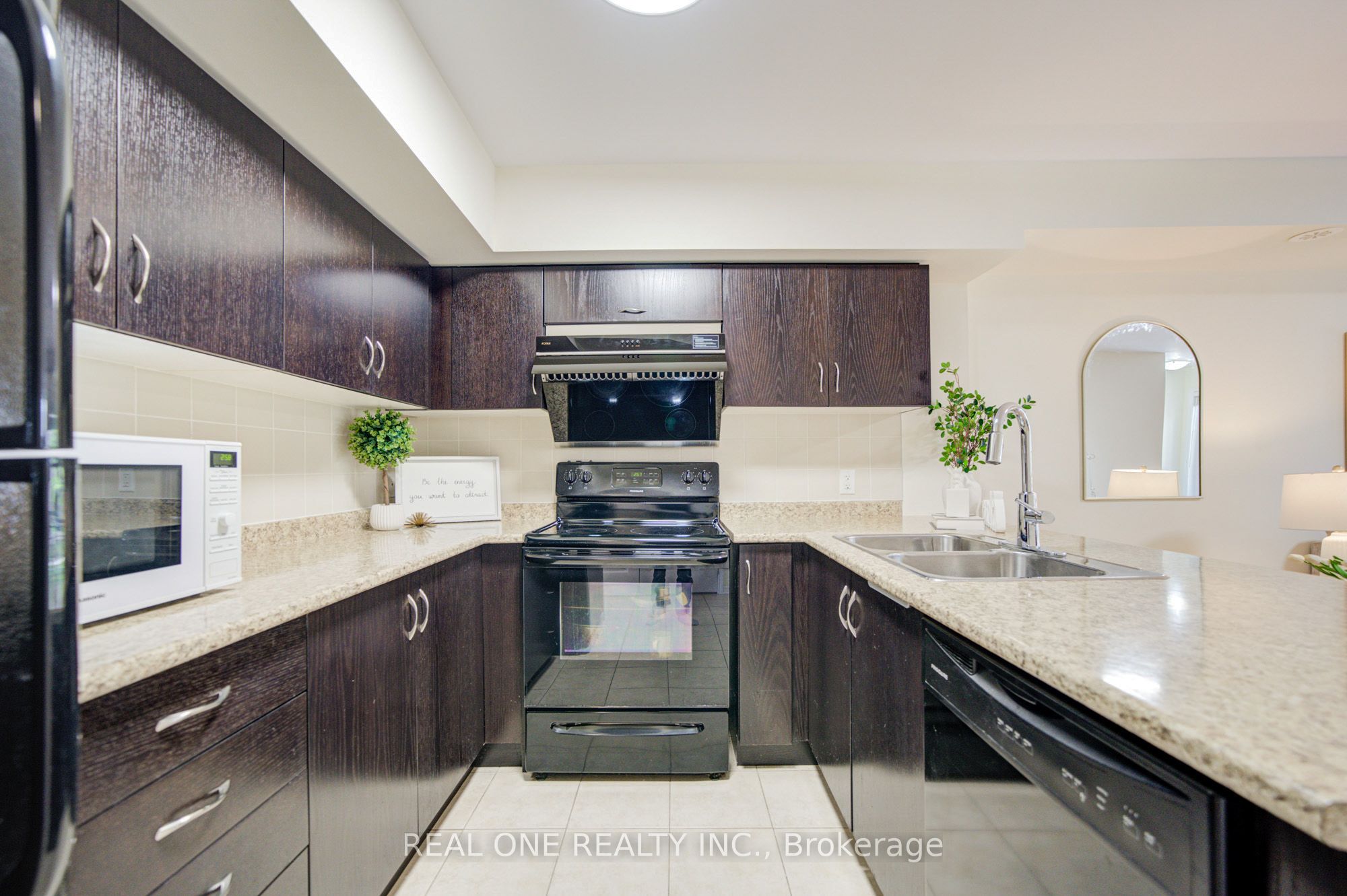 2441 Greenwich Drive 14 Property Photo 11