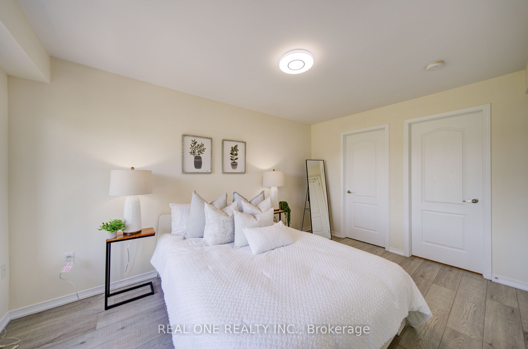 2441 Greenwich Drive 14 Property Photo 17