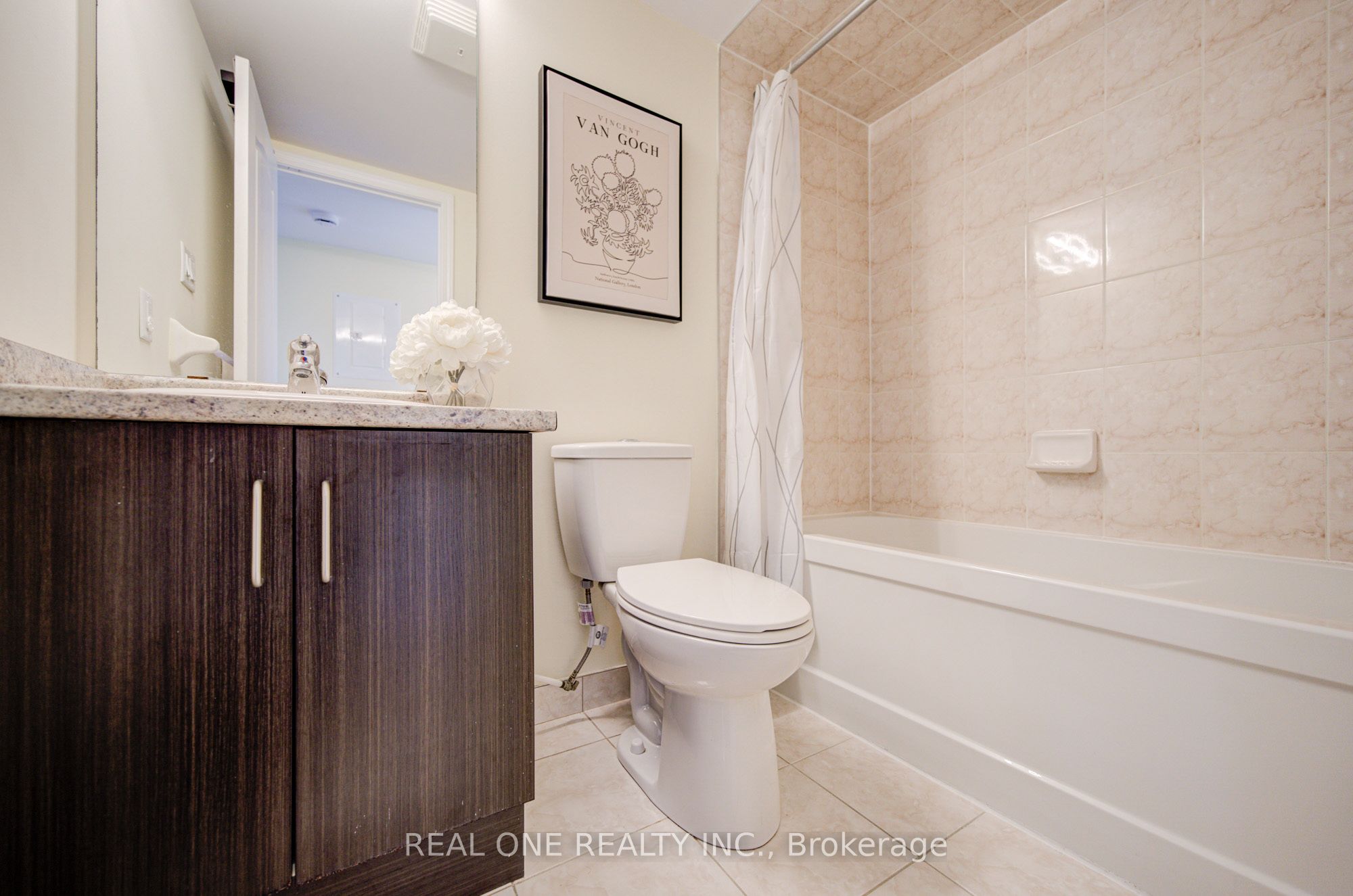 2441 Greenwich Drive 14 Property Photo 23