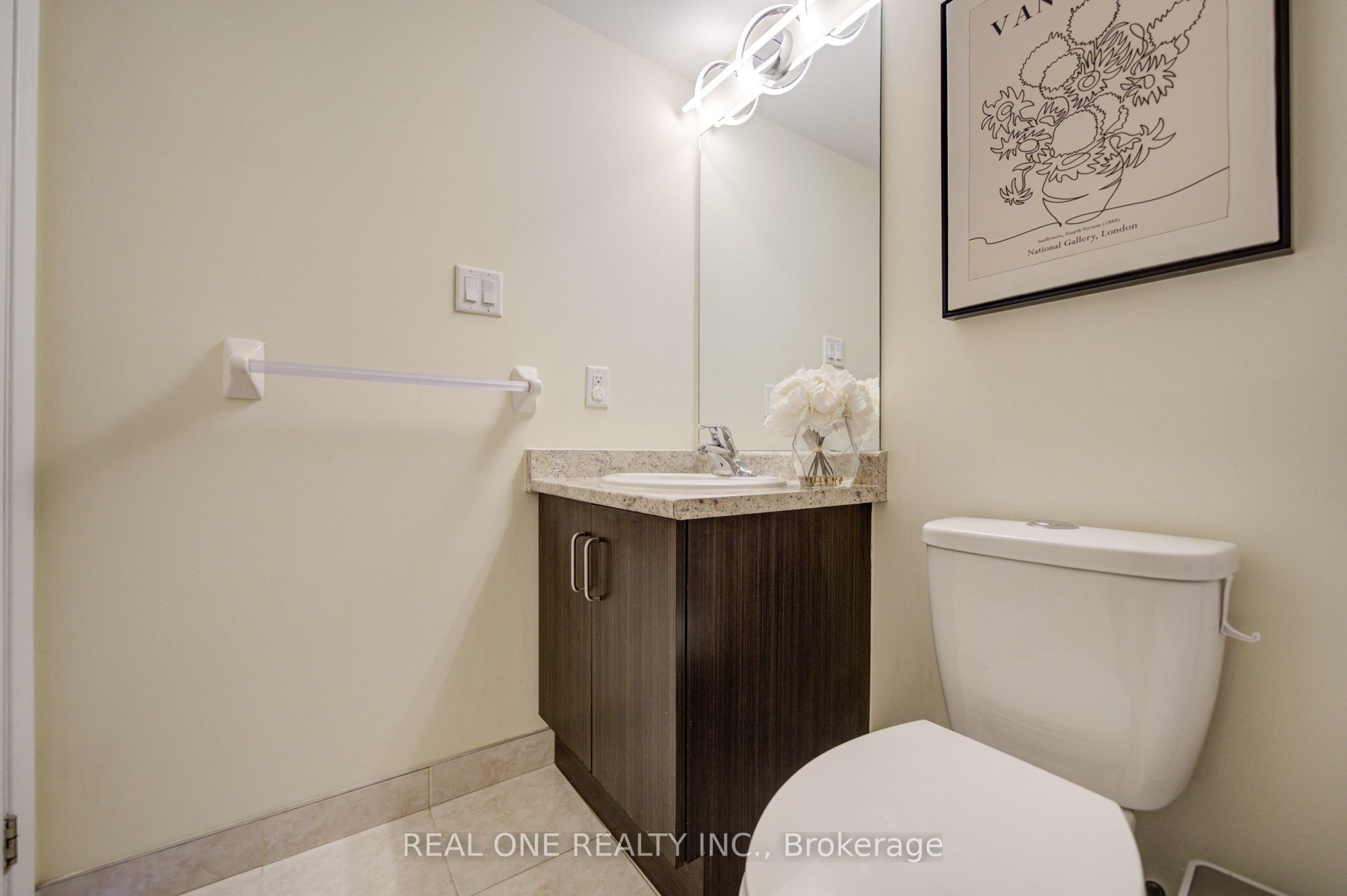 2441 Greenwich Drive 14 Property Photo 24
