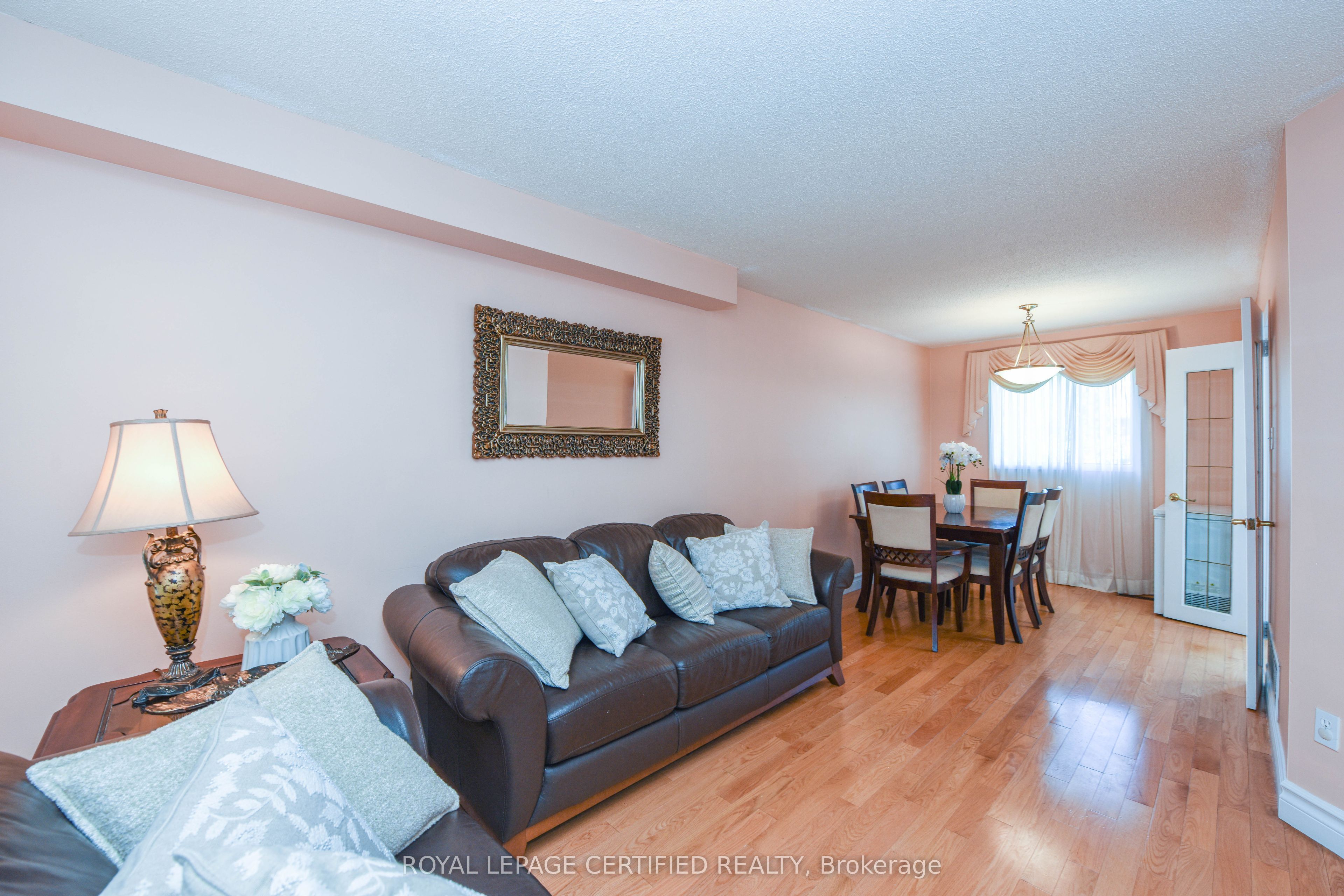 6037 Clover Ridge Crescent Property Photo 4