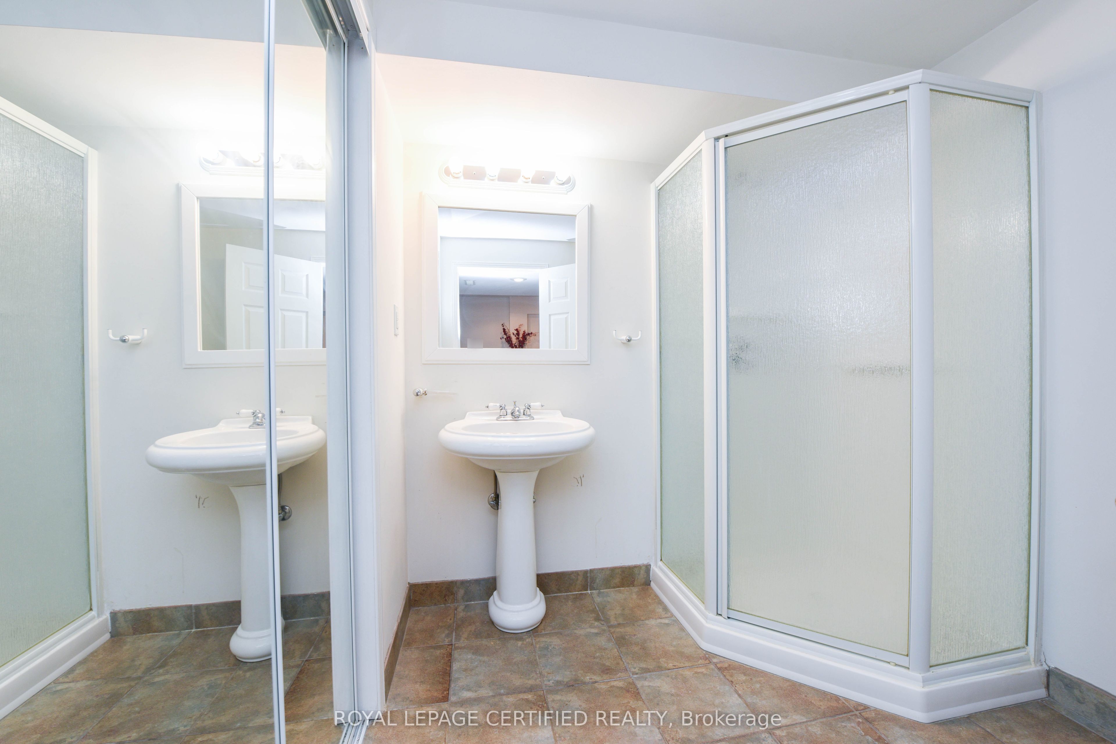 6037 Clover Ridge Crescent Property Photo 16