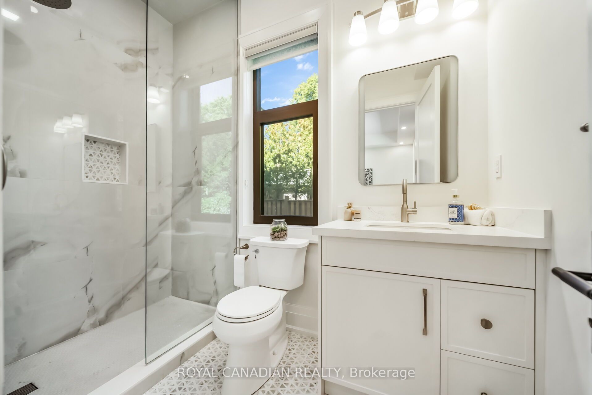 1470 Albion Avenue Property Photo 22