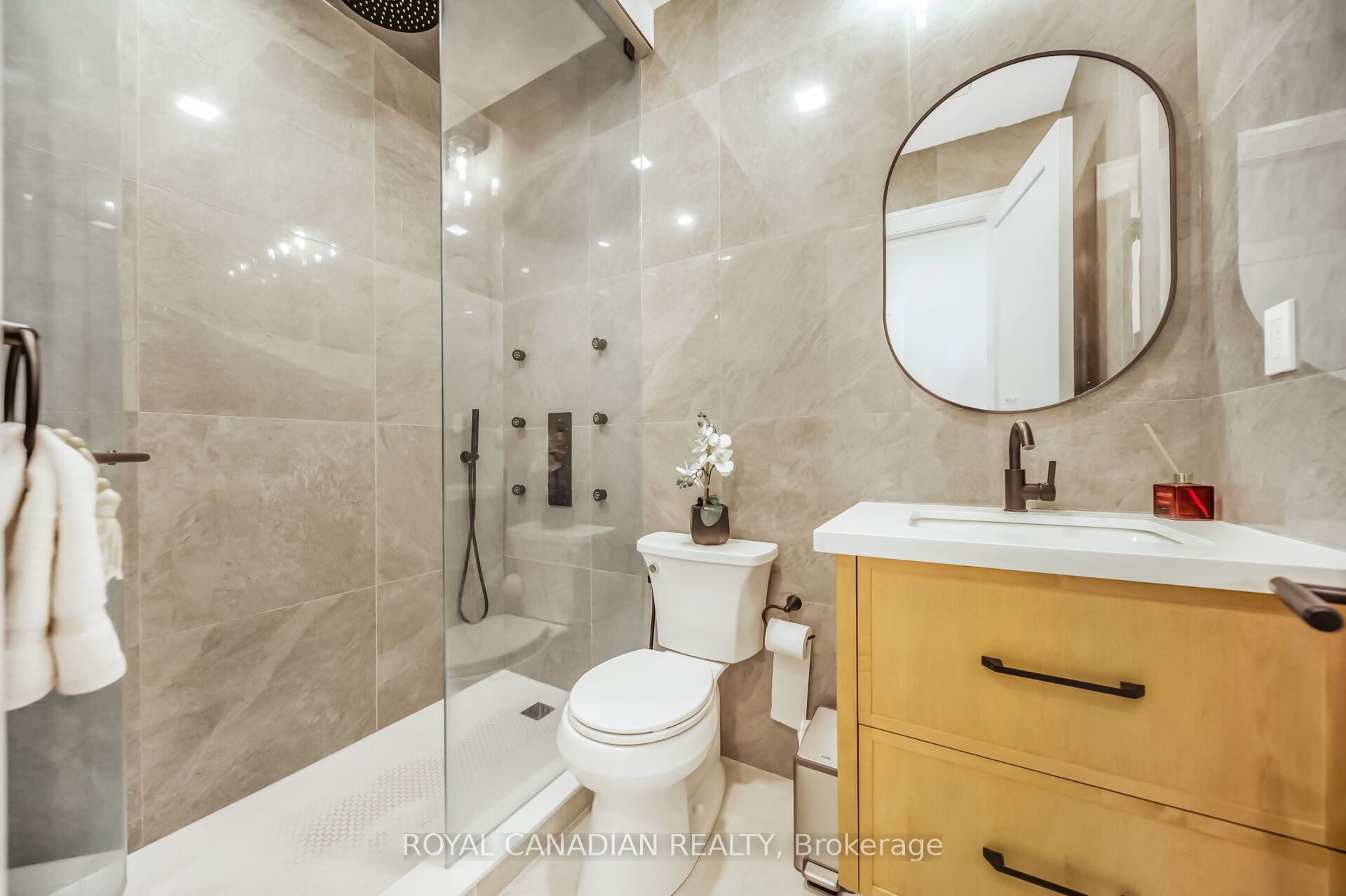 1470 Albion Avenue Property Photo 33