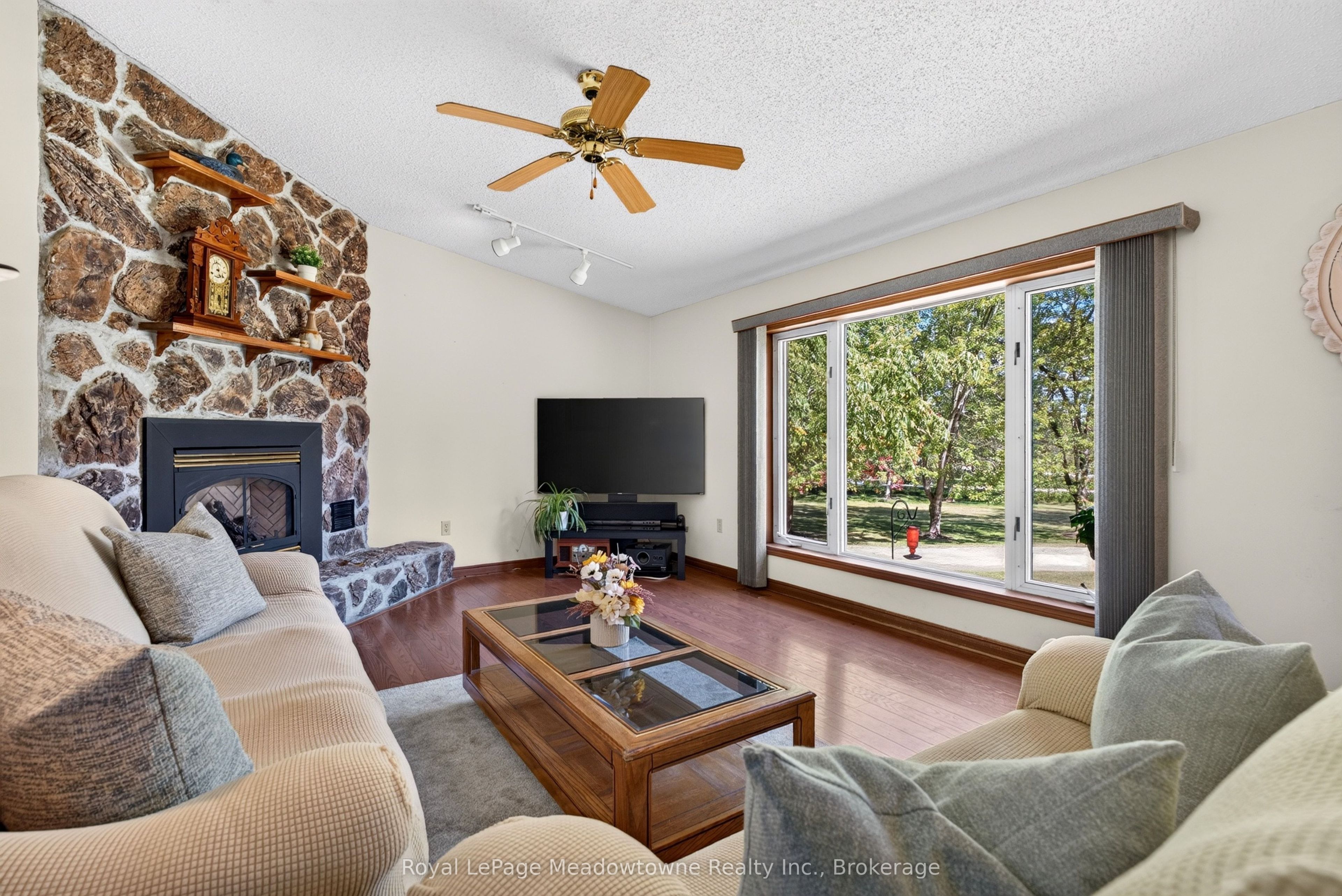 4095 20 Side Road Property Photo 6