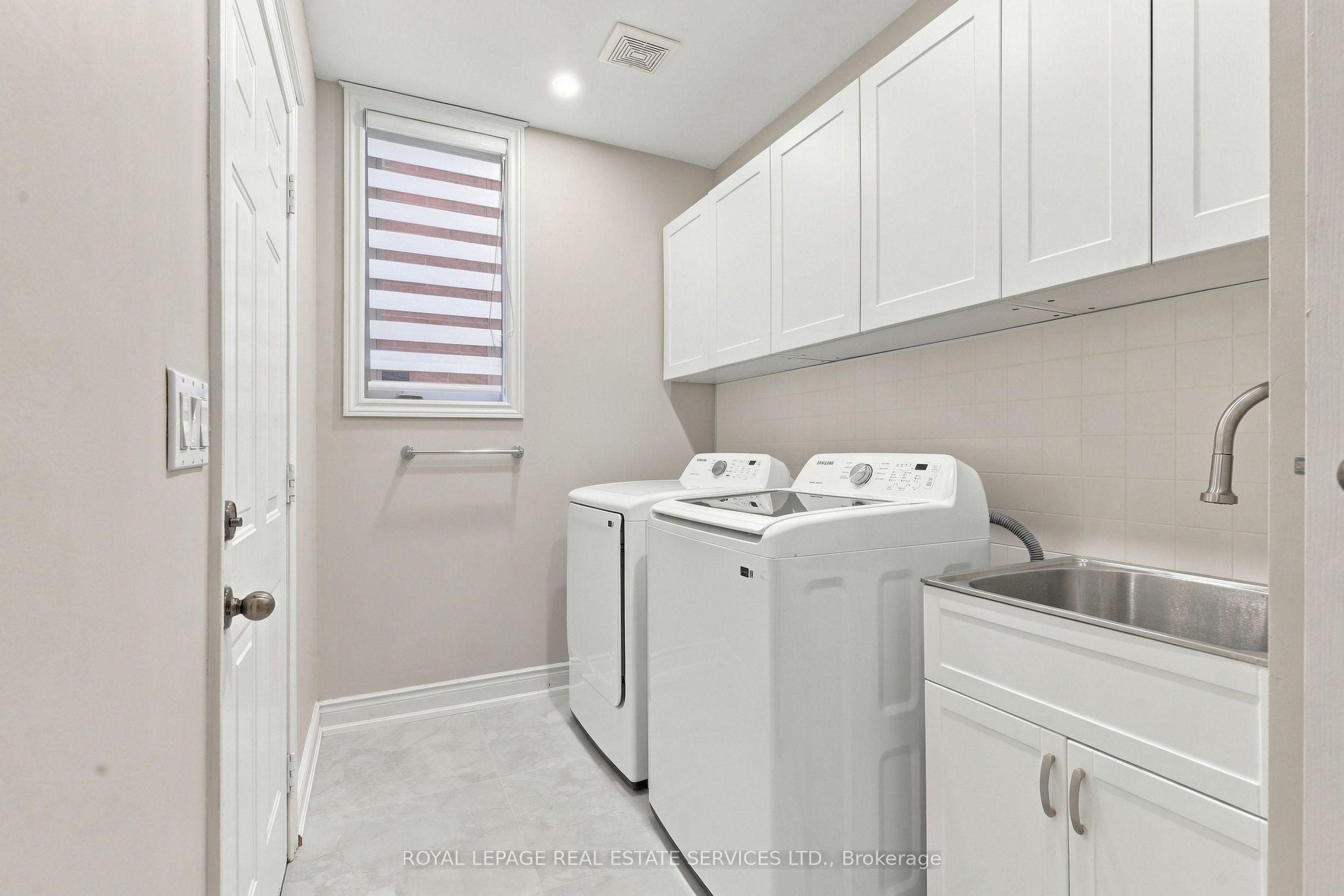 3396 Hayhurst Crescent Property Photo 7