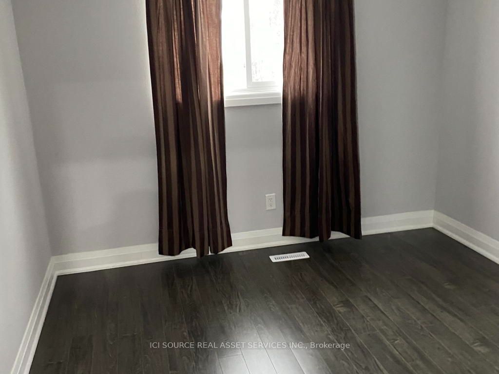 77 Newbridge Crescent Property Photo 28