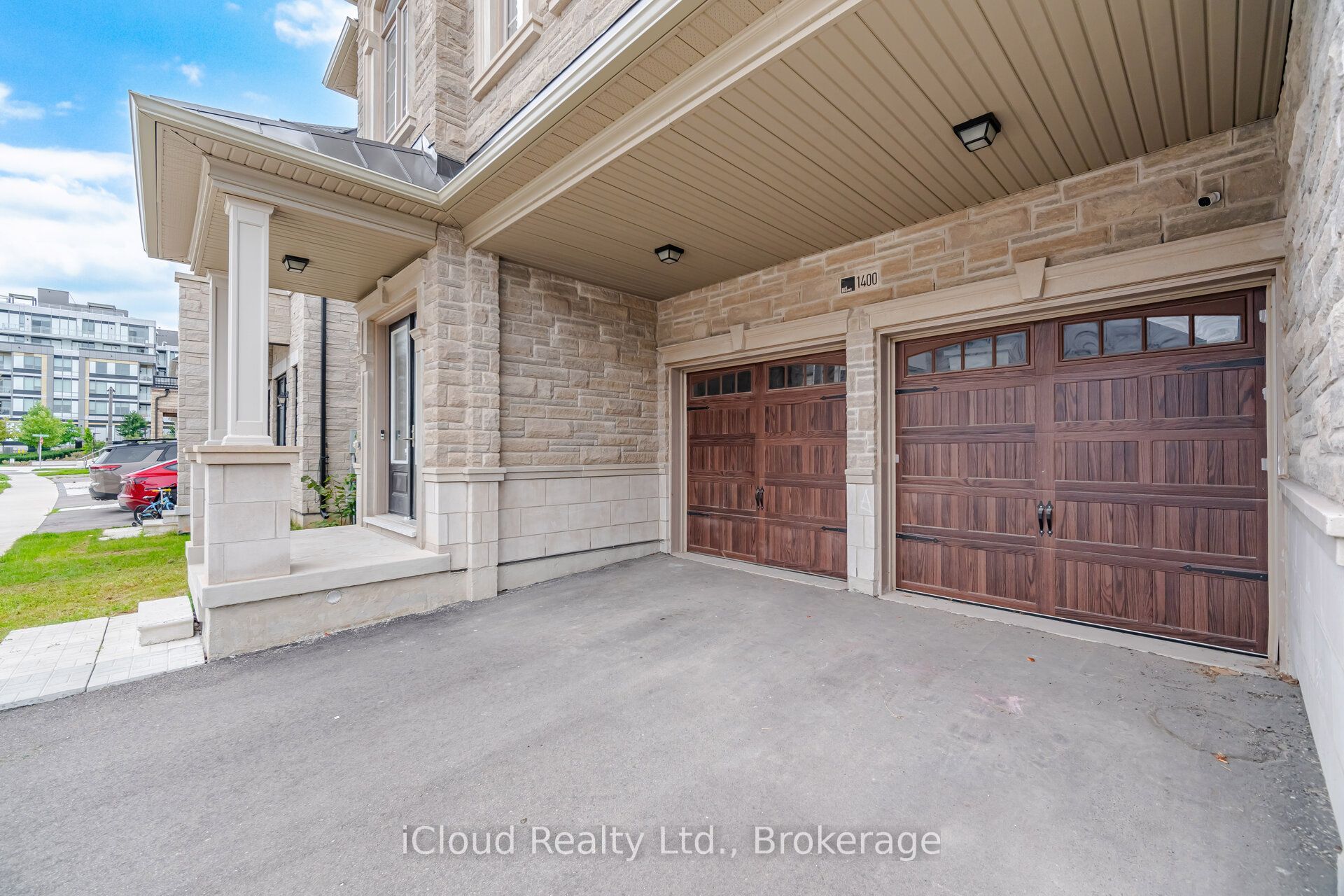 1400 Yellow Rose Circle Property Photo 3