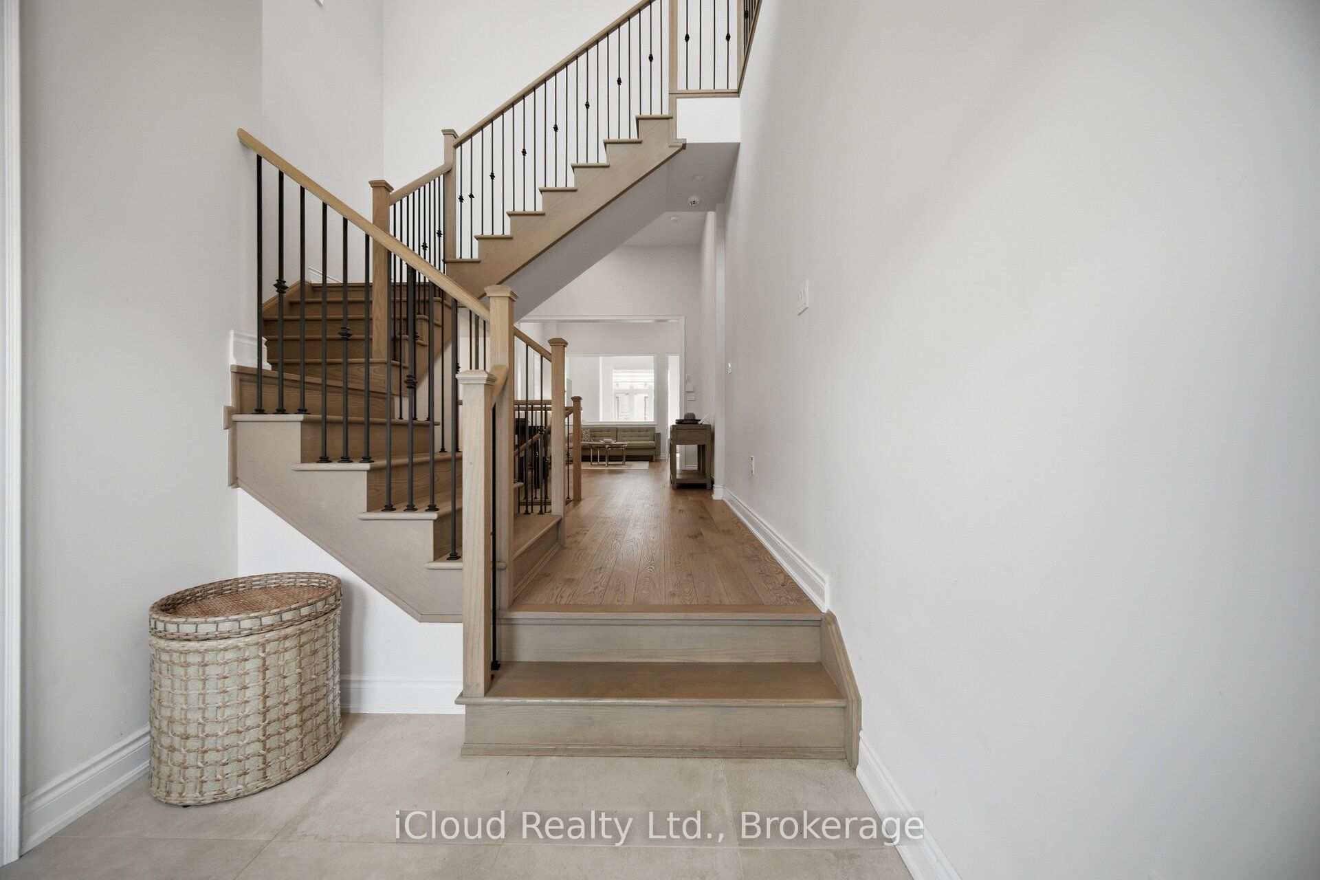 1400 Yellow Rose Circle Property Photo 5