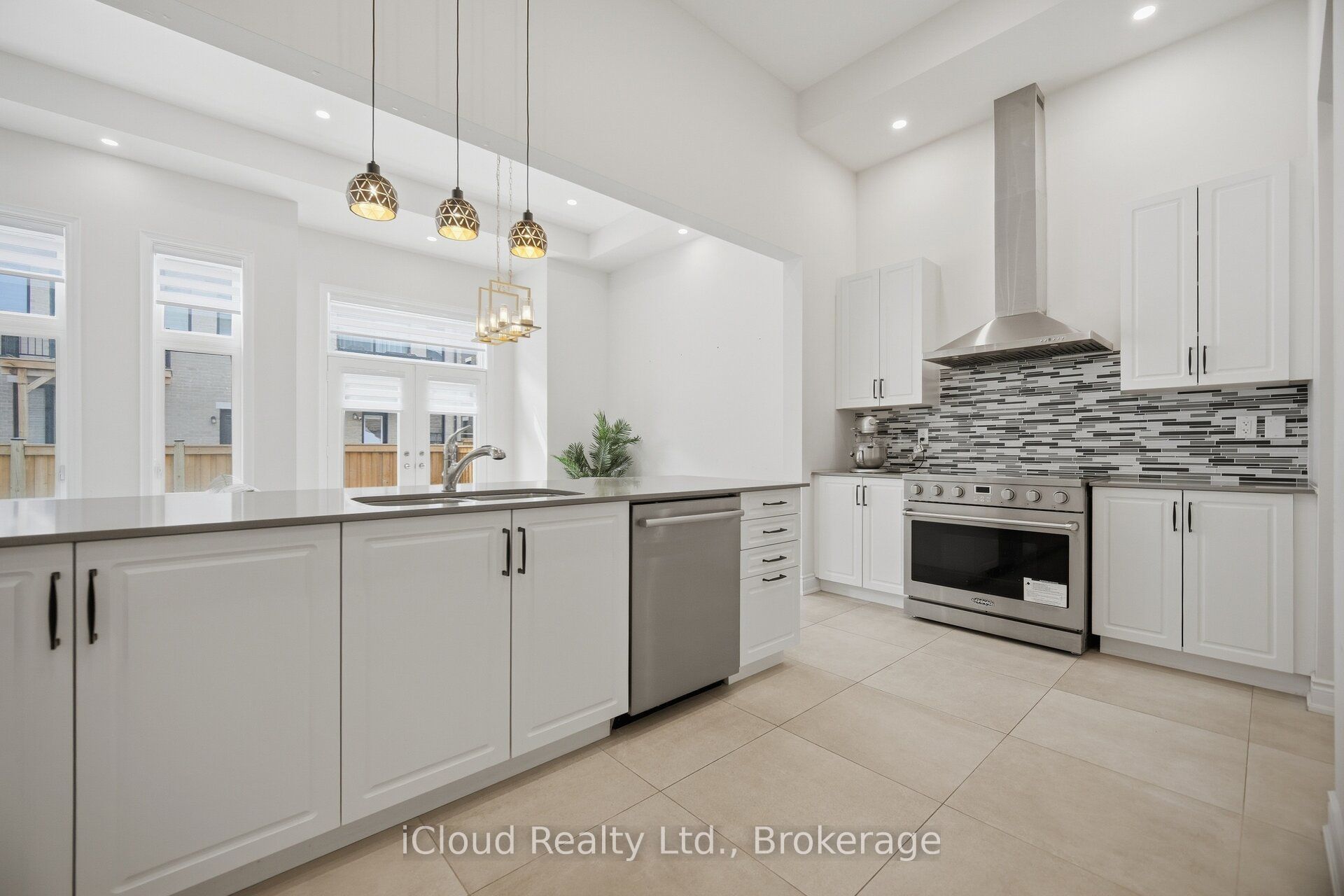 1400 Yellow Rose Circle Property Photo 11