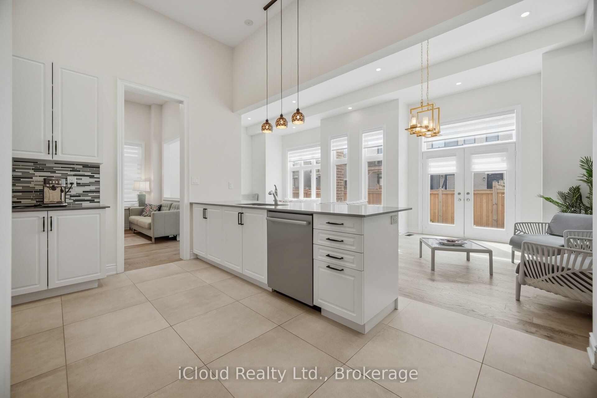 1400 Yellow Rose Circle Property Photo 13
