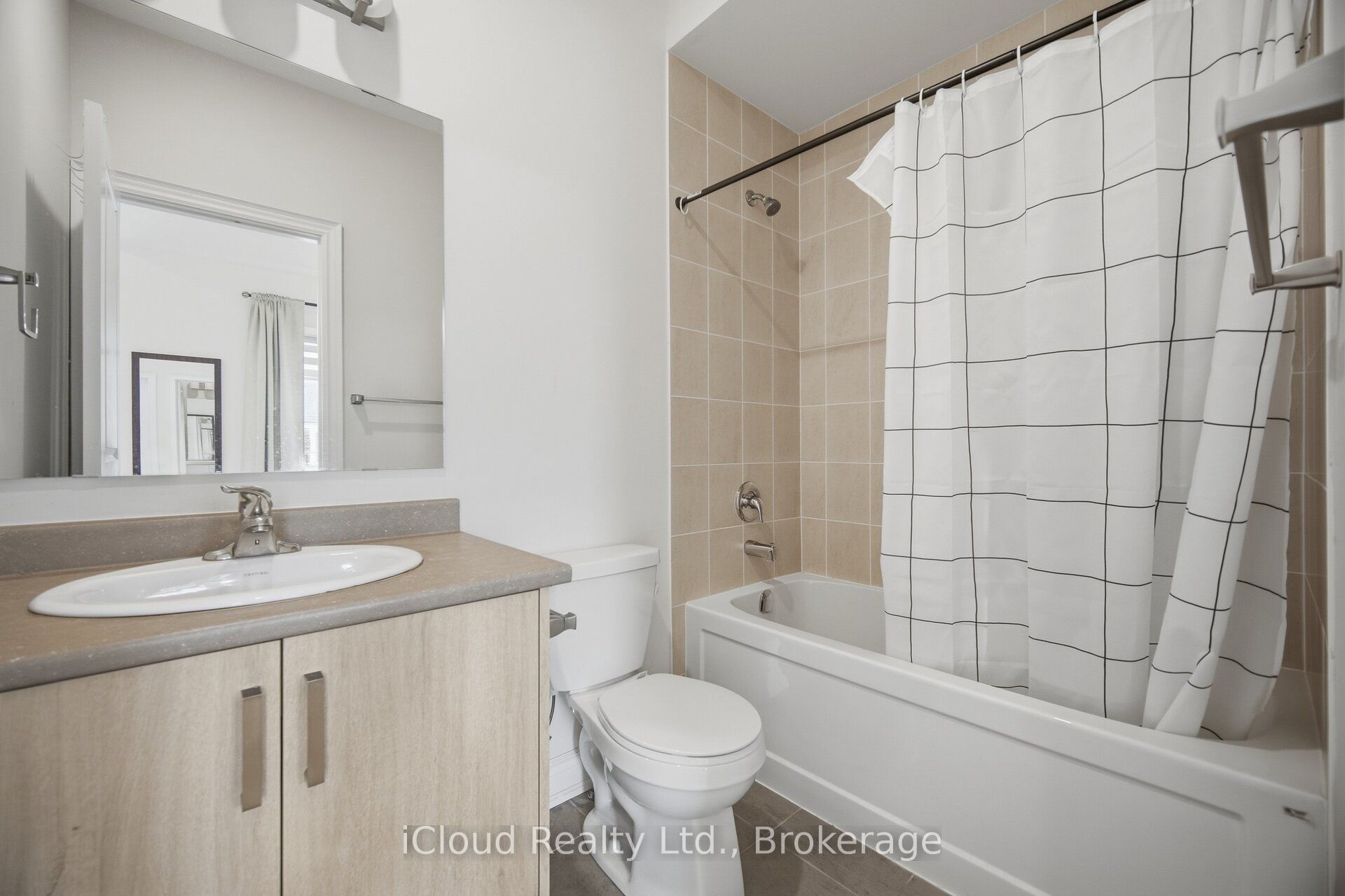 1400 Yellow Rose Circle Property Photo 32