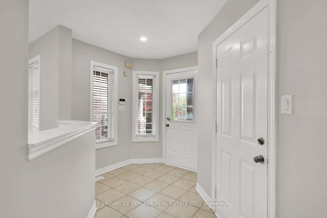 44 Fallstar Crescent Property Photo 3