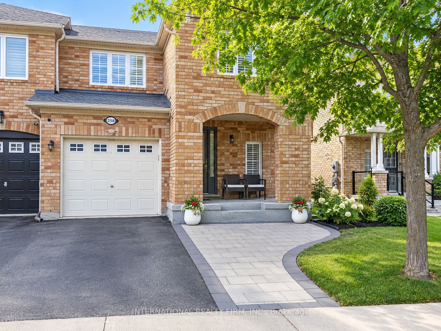 2588 Valleyridge Drive Property Photo 1
