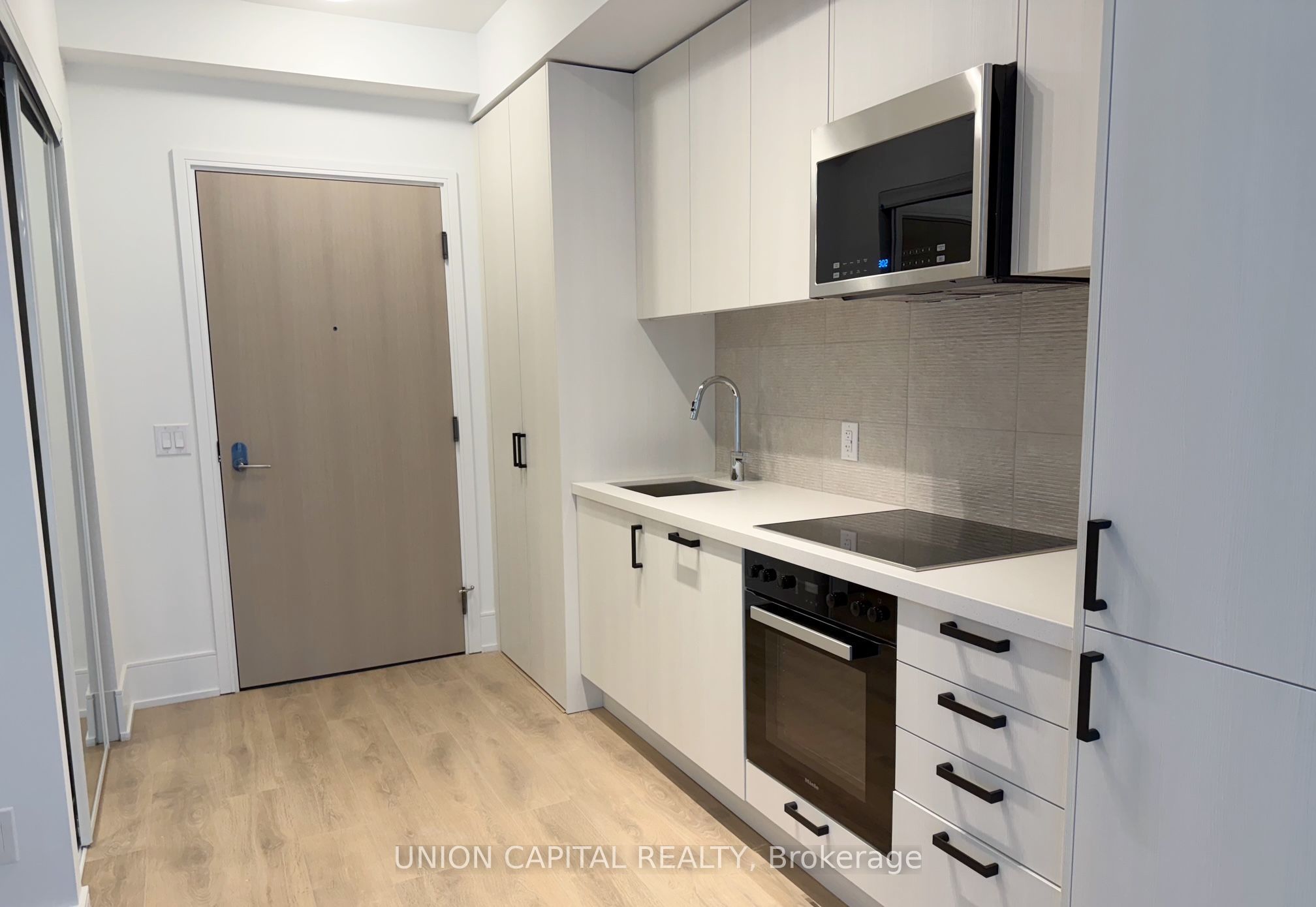 2450 Bloor Street 305 Property Photo 4
