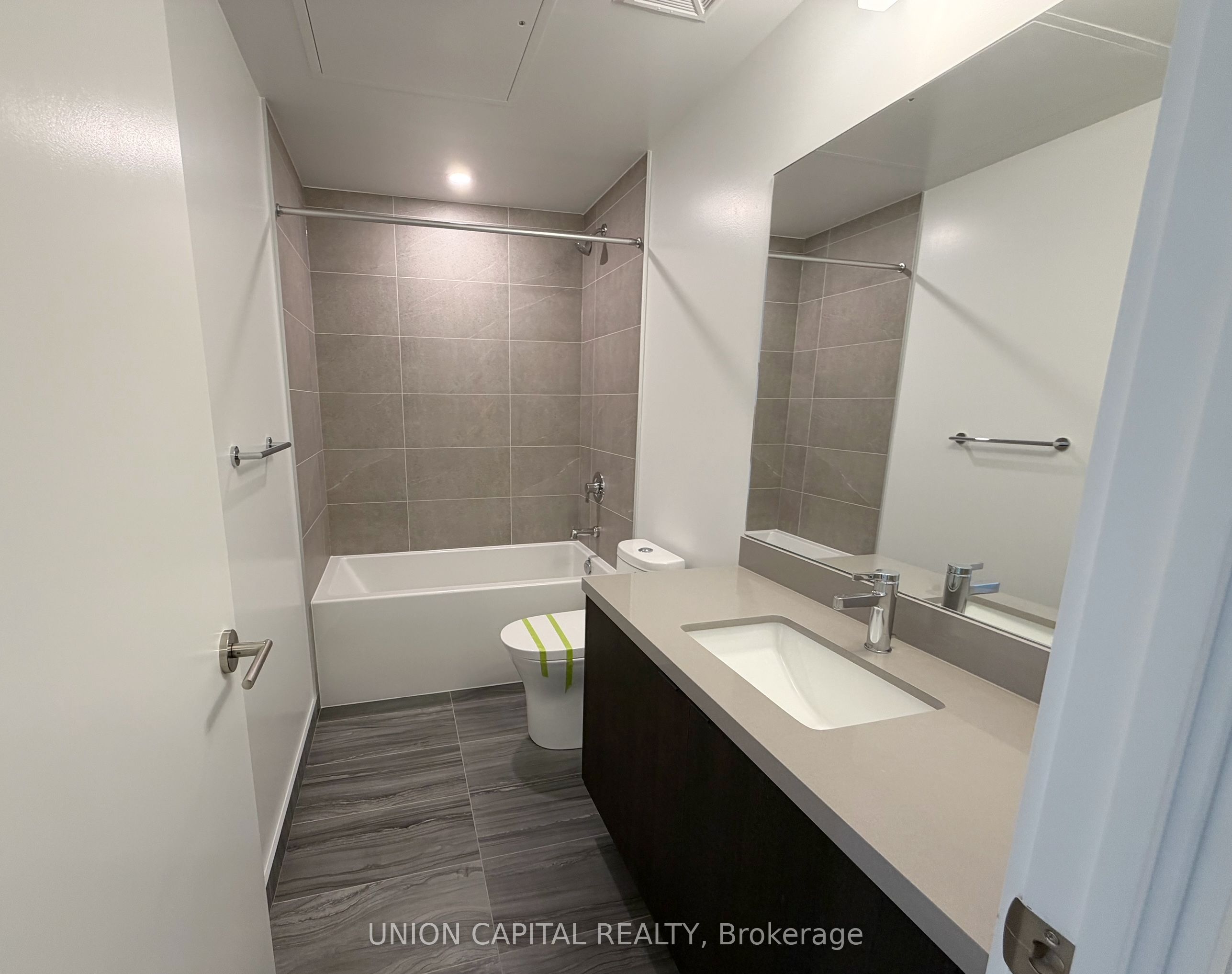 2450 Bloor Street 305 Property Photo 7