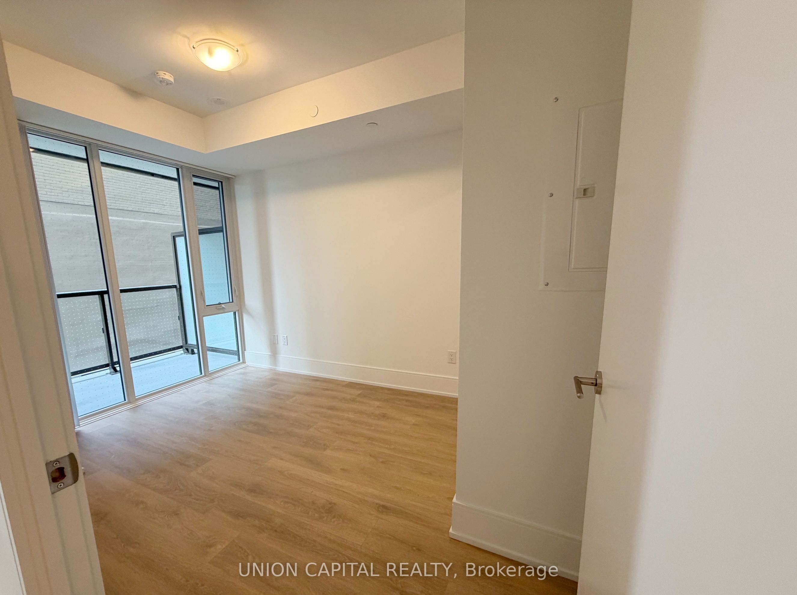 2450 Bloor Street 305 Property Photo 8