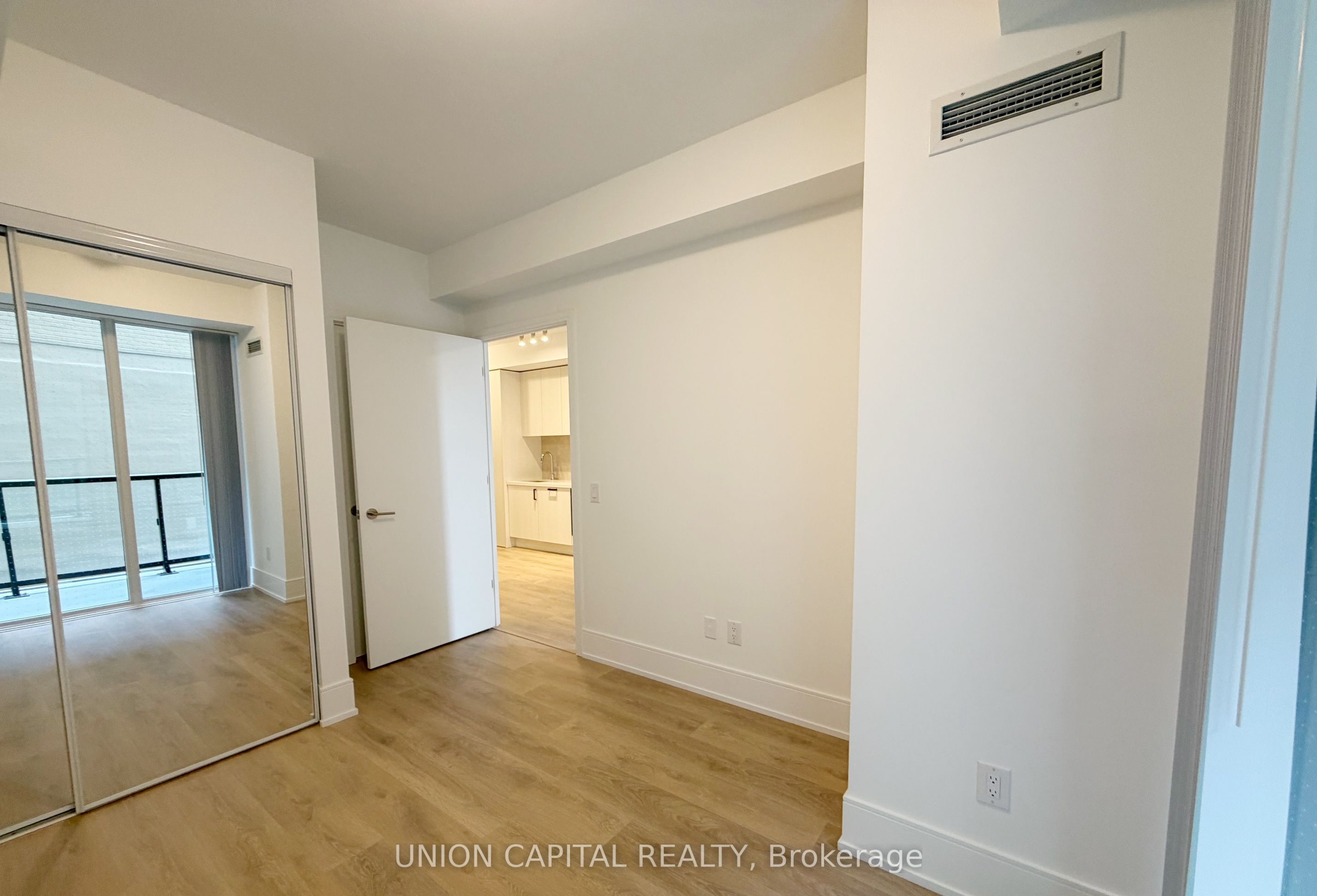 2450 Bloor Street 305 Property Photo 9