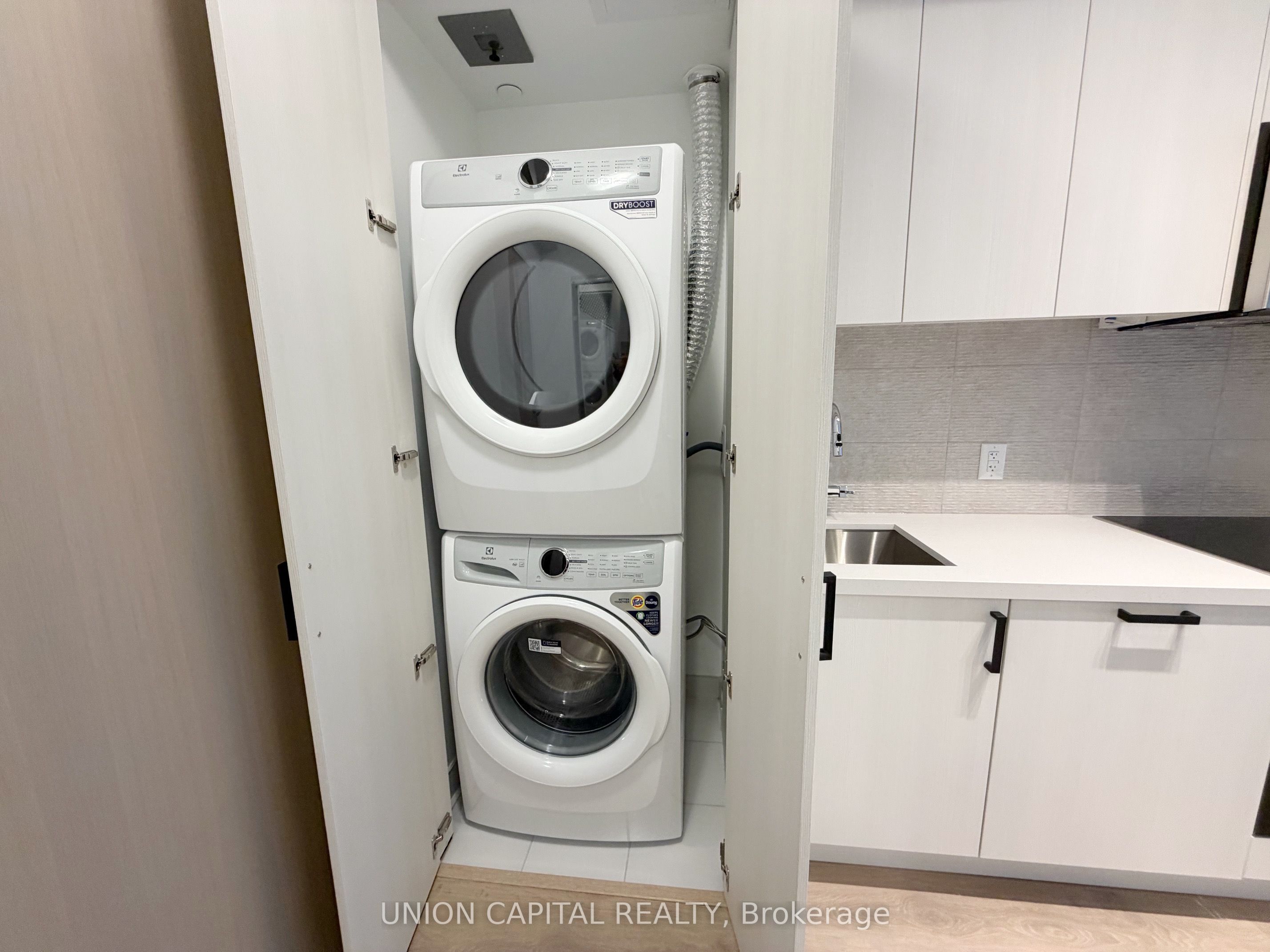 2450 Bloor Street 305 Property Photo 10