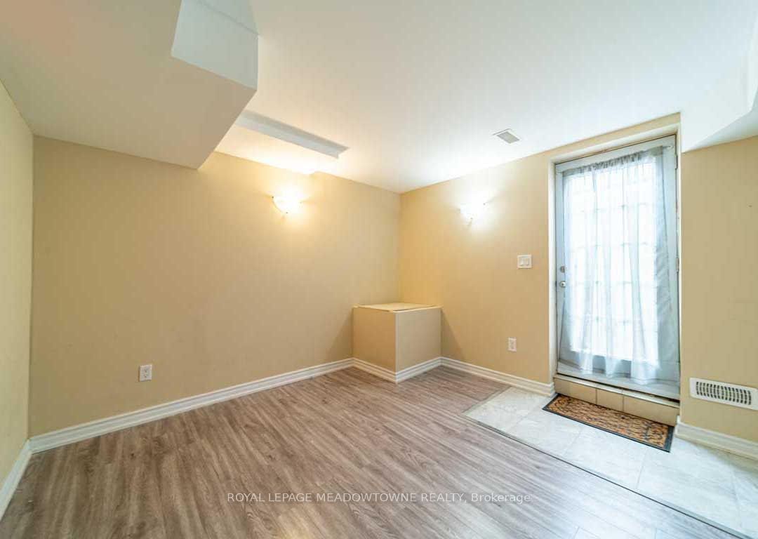 1036 Yates Drive Property Photo 5