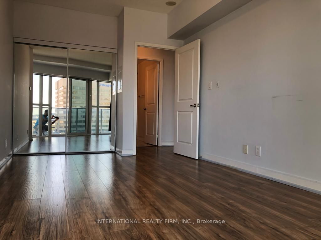 60 Absolute Avenue 805 Property Photo 8